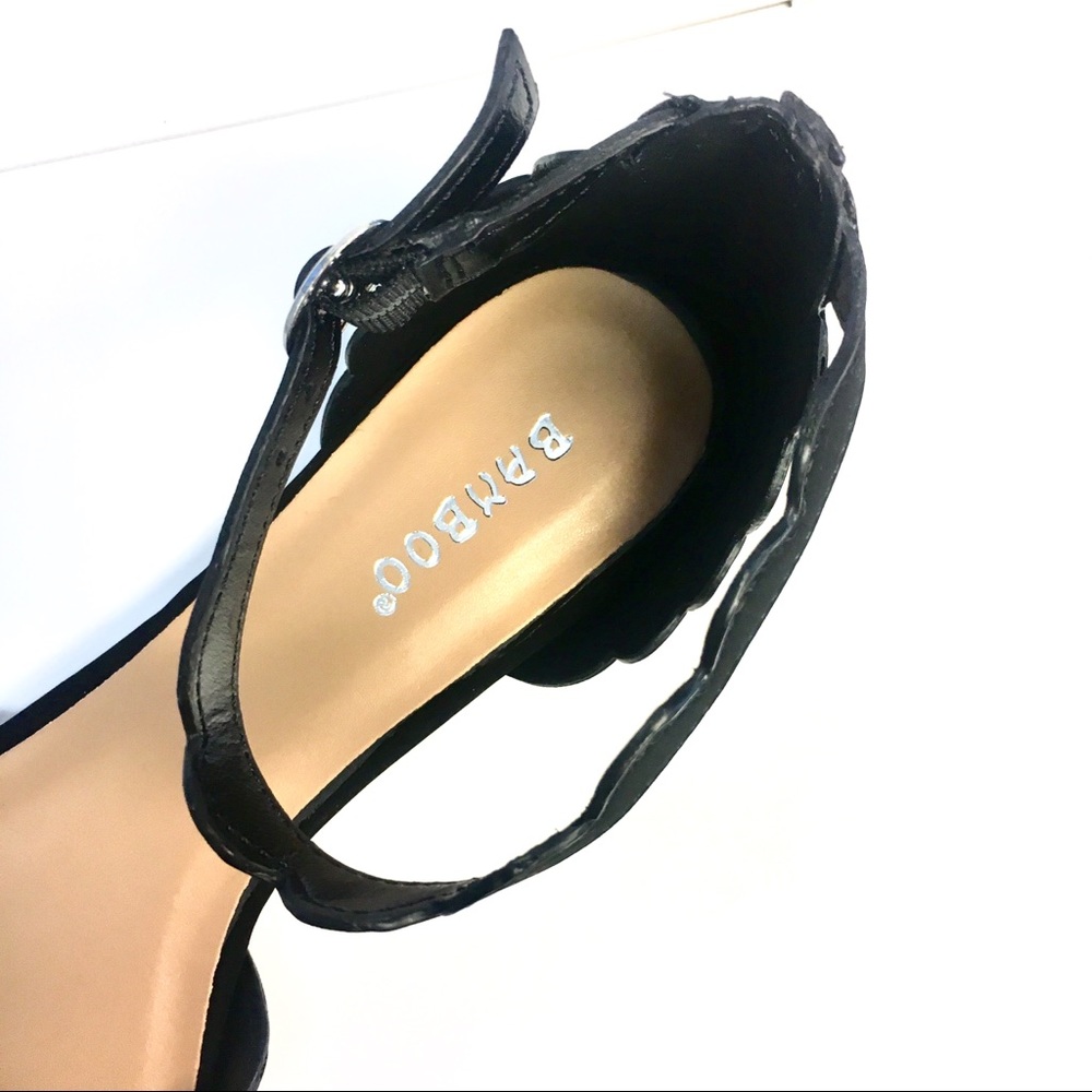 LAST PAIR Scalloped Ankle Strap Flats in Black - Picture 4 of 8